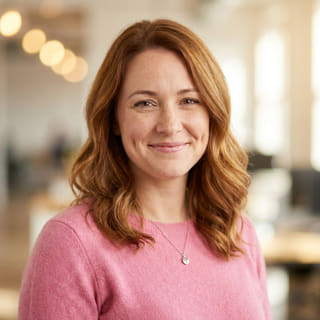 Photo de profil d’Emily Watson, identifiée comme responsable du service client chez Vérane Parténoire